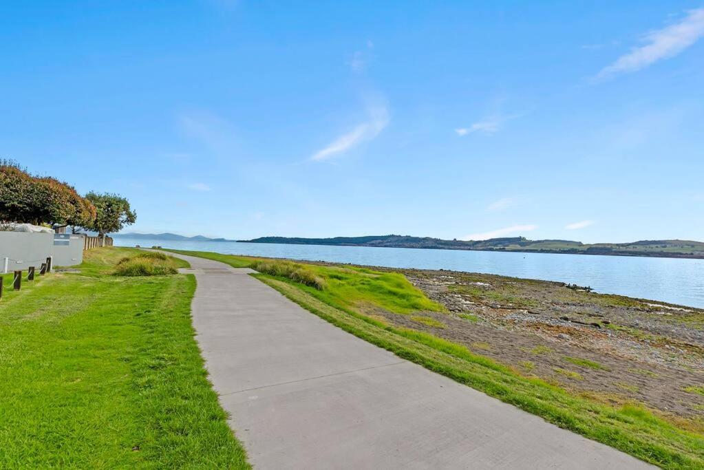Waimahana - Luxury By The Lake Taupo Exterior foto