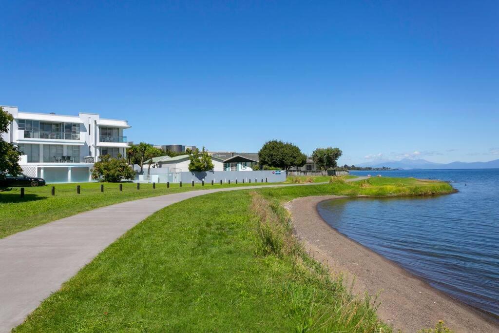 Waimahana - Luxury By The Lake Taupo Exterior foto